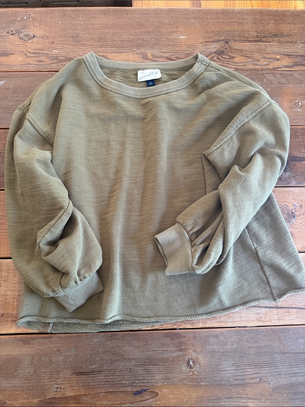 Universal Thread Olive Green Lightweight Pullover Top